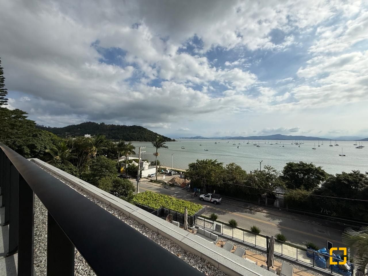 Apartamento com 92m², 2 quartos (sendo 2 suítes), 2 garagens, no bairro Santo Antônio de Lisboa em Florianópolis