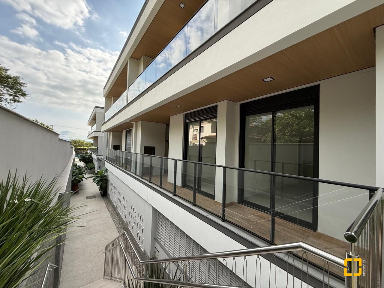 Apartamento com 92m², 2 quartos (sendo 2 suítes), 2 garagens, no bairro Santo Antônio de Lisboa em Florianópolis