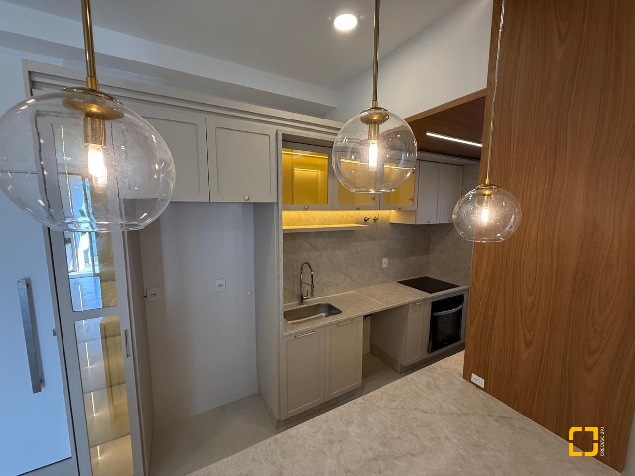 Apartamento com 92m², 2 quartos (sendo 2 suítes), 2 garagens, no bairro Santo Antônio de Lisboa em Florianópolis