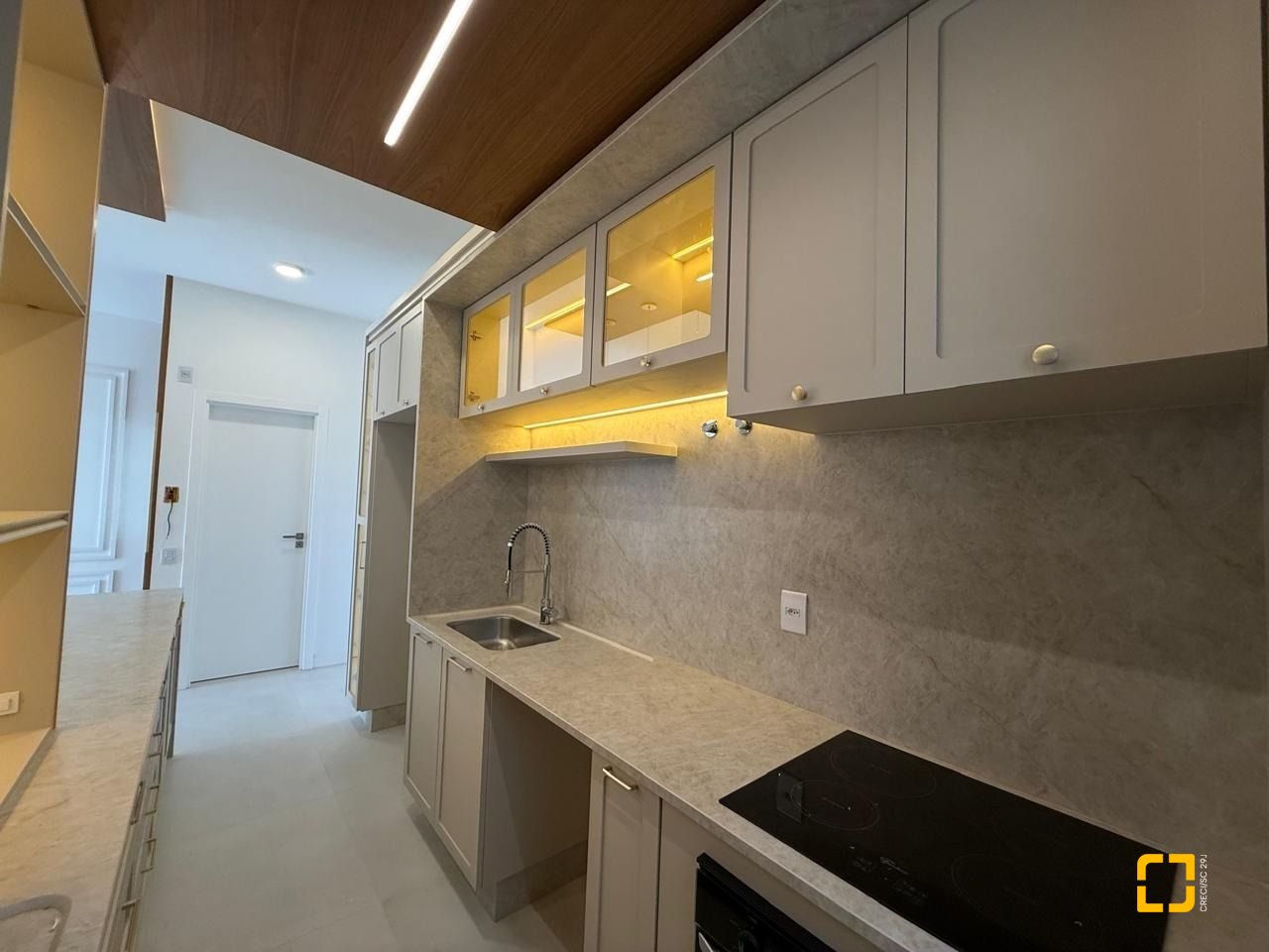 Apartamento com 92m², 2 quartos (sendo 2 suítes), 2 garagens, no bairro Santo Antônio de Lisboa em Florianópolis