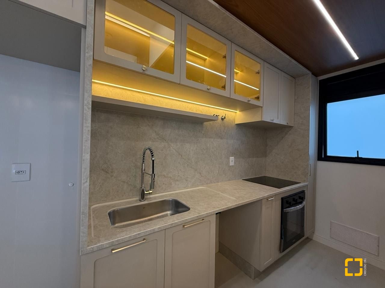 Apartamento com 92m², 2 quartos (sendo 2 suítes), 2 garagens, no bairro Santo Antônio de Lisboa em Florianópolis