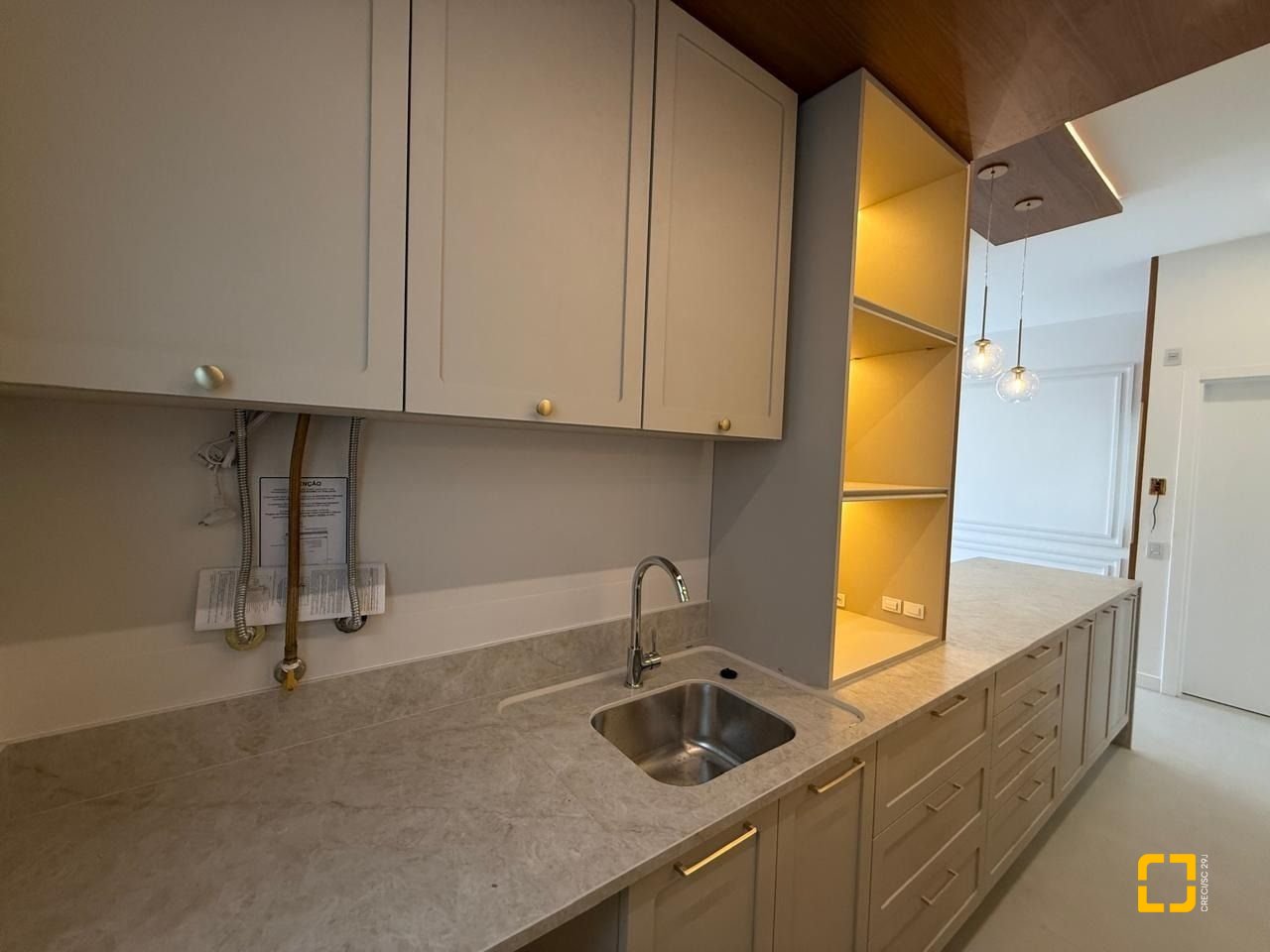 Apartamento com 92m², 2 quartos (sendo 2 suítes), 2 garagens, no bairro Santo Antônio de Lisboa em Florianópolis