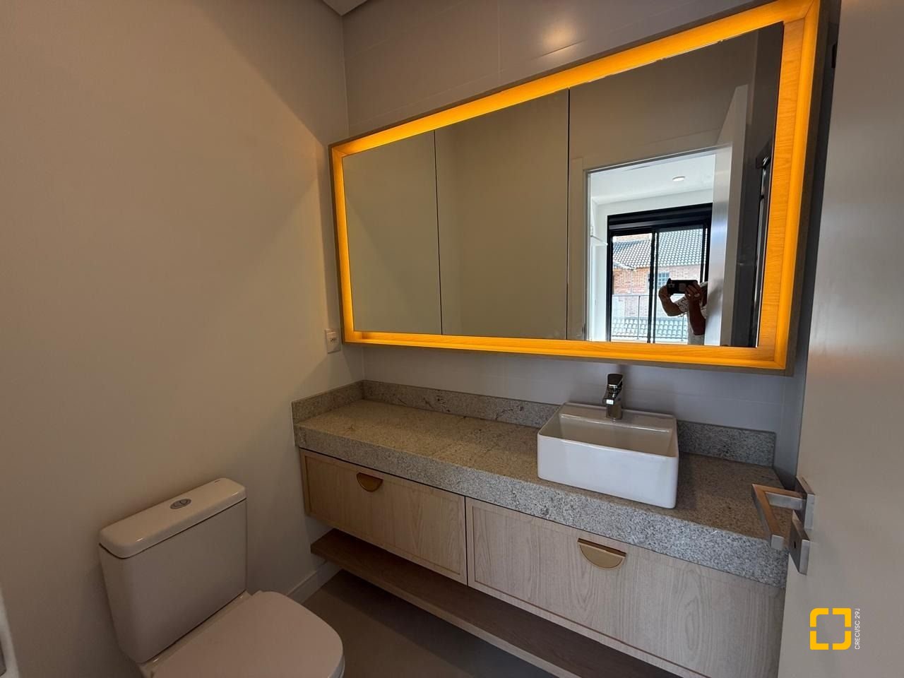Apartamento com 92m², 2 quartos (sendo 2 suítes), 2 garagens, no bairro Santo Antônio de Lisboa em Florianópolis