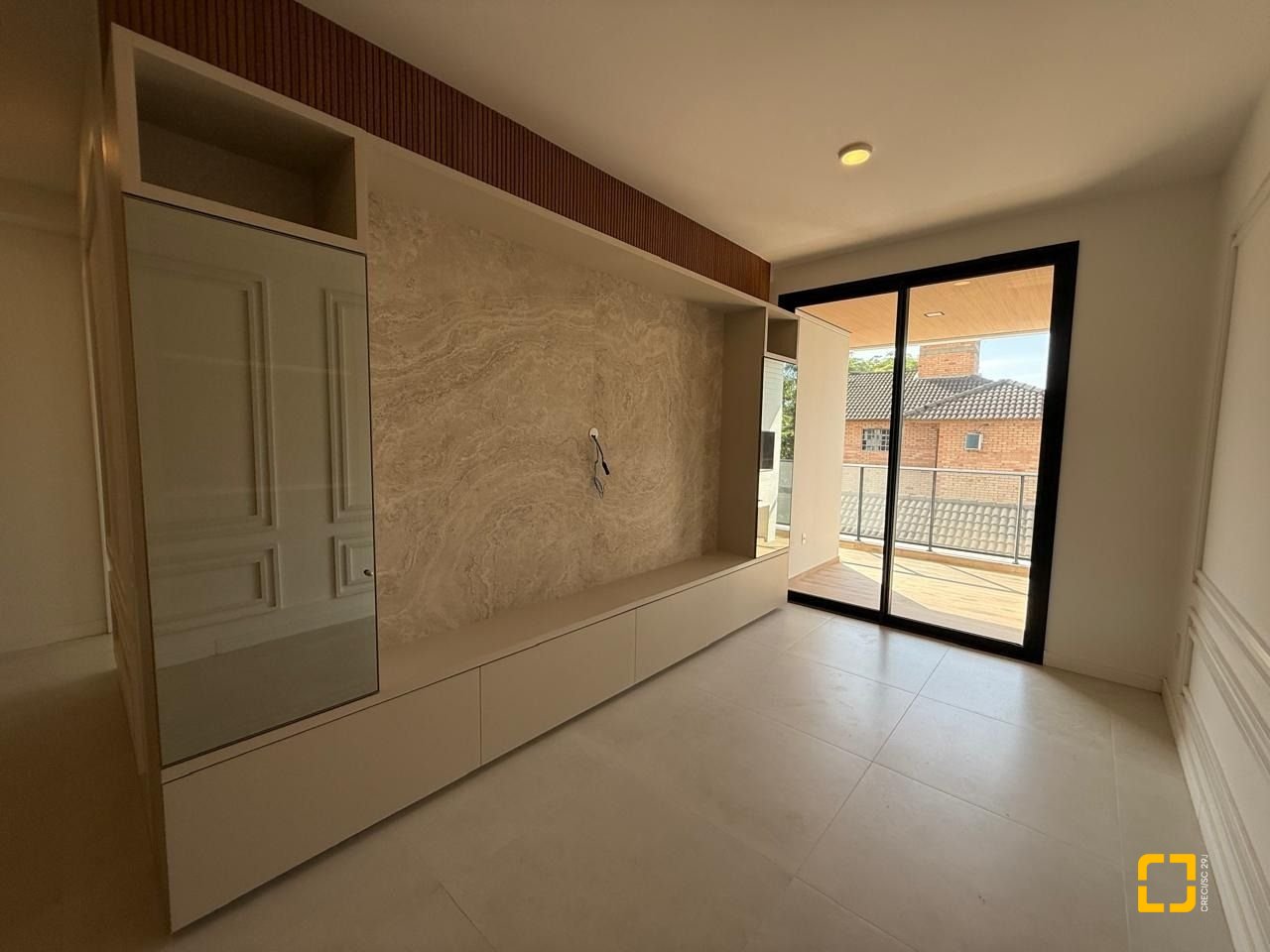 Apartamento com 92m², 2 quartos (sendo 2 suítes), 2 garagens, no bairro Santo Antônio de Lisboa em Florianópolis