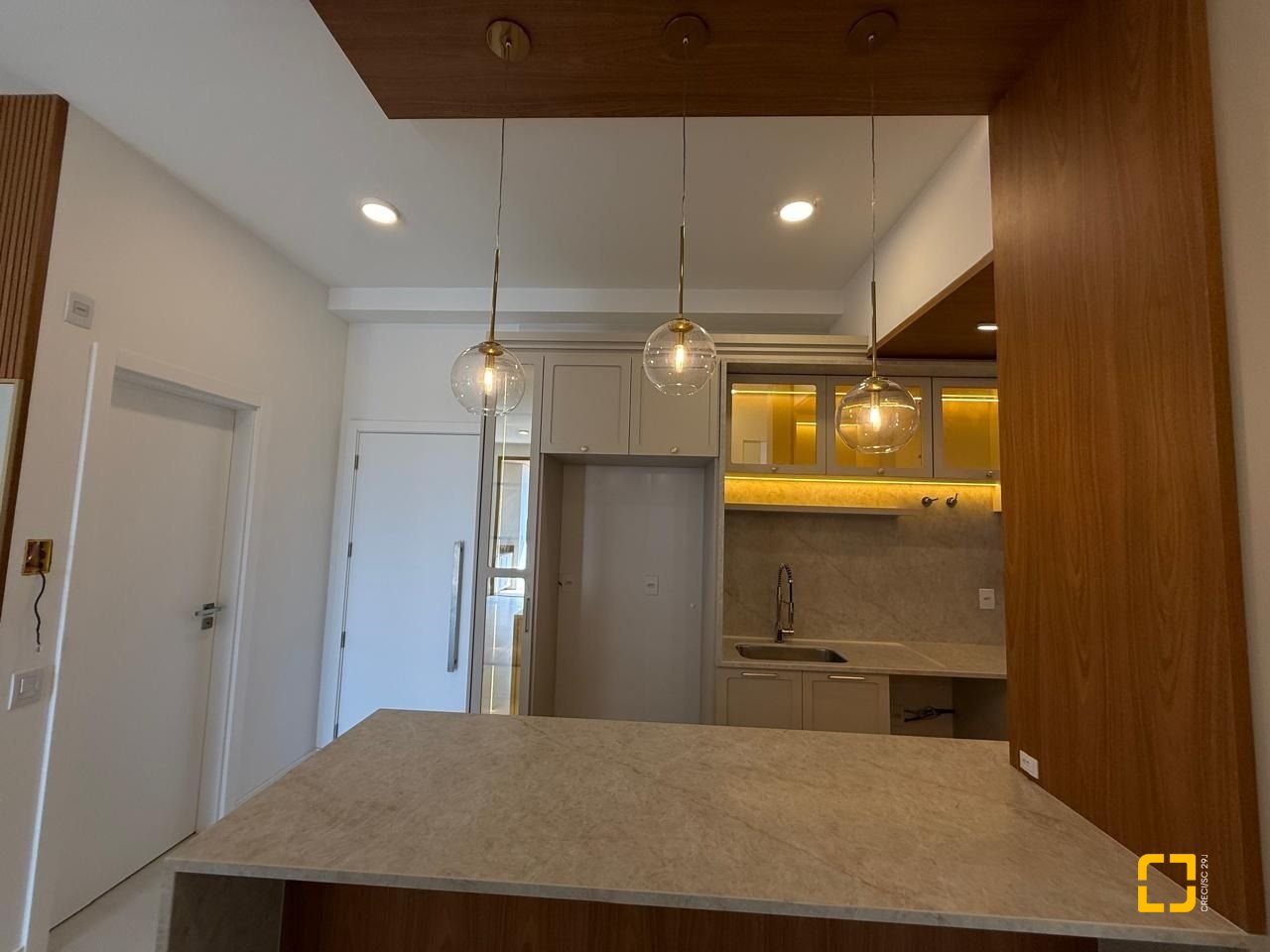 Apartamento com 92m², 2 quartos (sendo 2 suítes), 2 garagens, no bairro Santo Antônio de Lisboa em Florianópolis