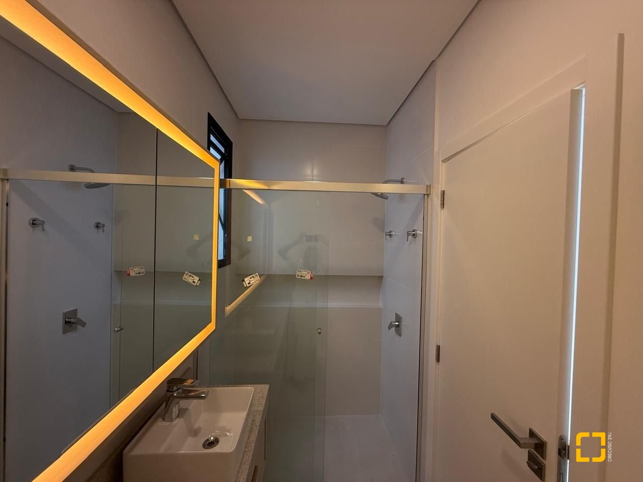 Apartamento com 92m², 2 quartos (sendo 2 suítes), 2 garagens, no bairro Santo Antônio de Lisboa em Florianópolis