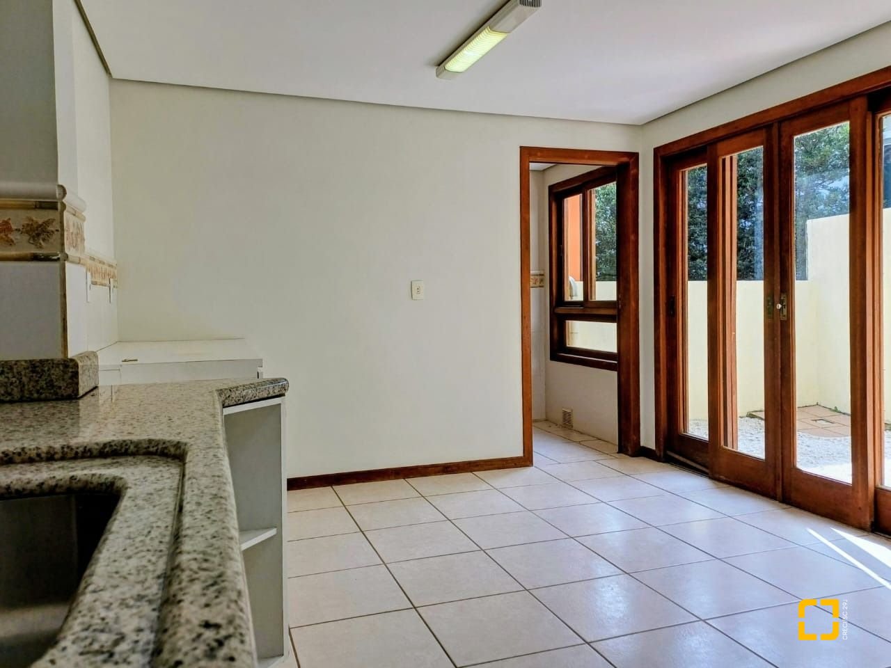 Casa de Condomínio com 200m², 3 quartos (sendo 1 suíte), 2 garagens, no bairro Santo Antônio de Lisboa em Florianópolis