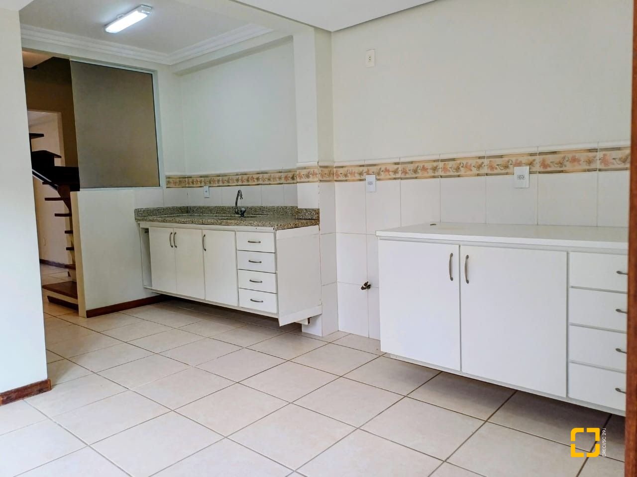 Casa de Condomínio com 200m², 3 quartos (sendo 1 suíte), 2 garagens, no bairro Santo Antônio de Lisboa em Florianópolis