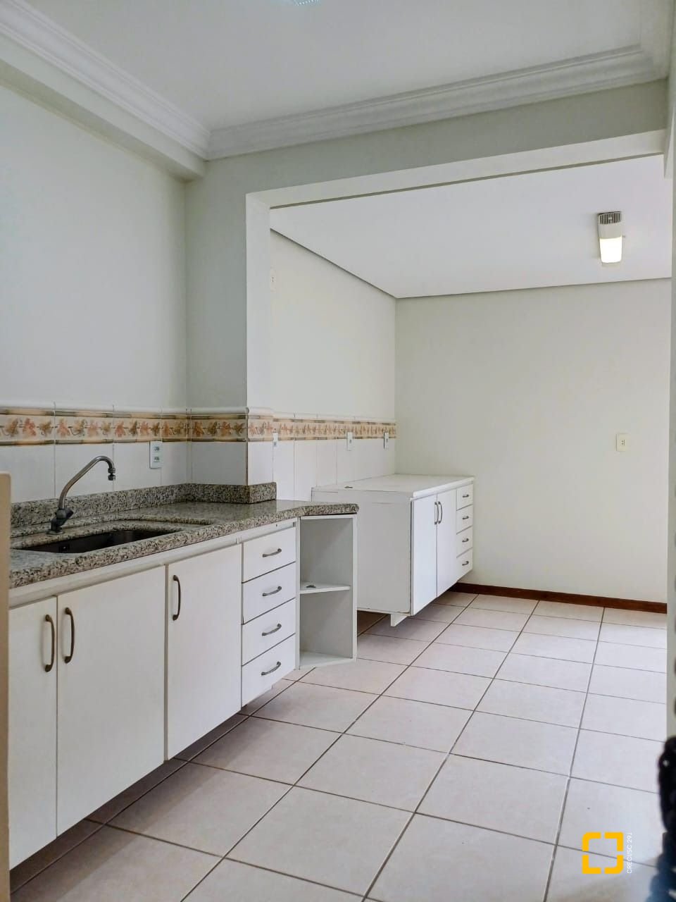 Casa de Condomínio com 200m², 3 quartos (sendo 1 suíte), 2 garagens, no bairro Santo Antônio de Lisboa em Florianópolis