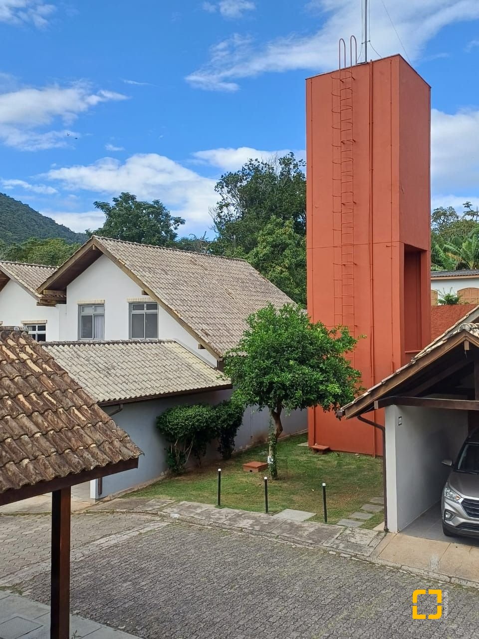 Casa de Condomínio com 200m², 3 quartos (sendo 1 suíte), 2 garagens, no bairro Santo Antônio de Lisboa em Florianópolis