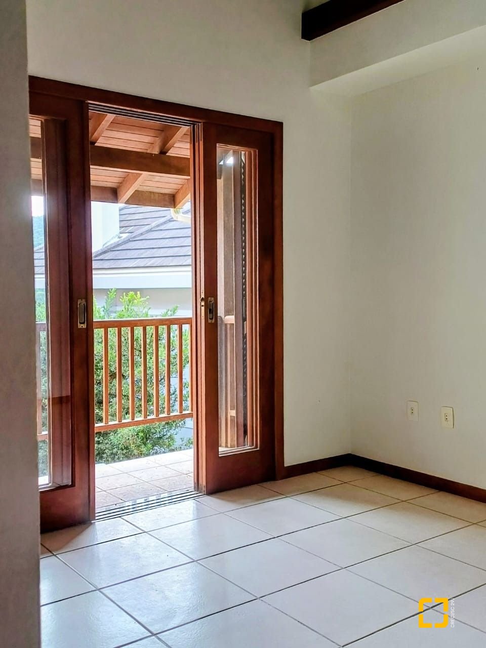 Casa de Condomínio com 200m², 3 quartos (sendo 1 suíte), 2 garagens, no bairro Santo Antônio de Lisboa em Florianópolis