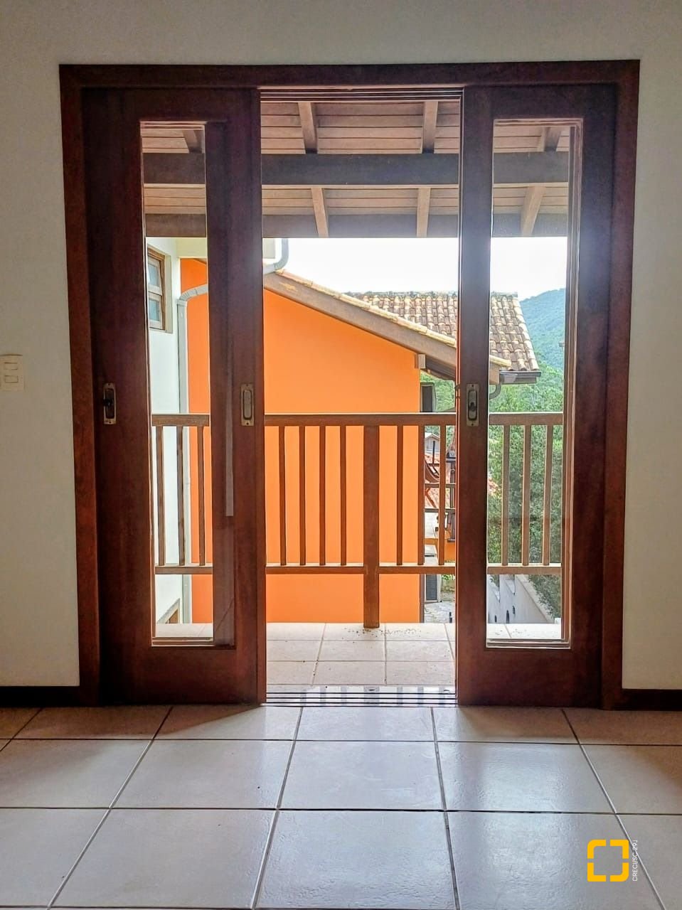 Casa de Condomínio com 200m², 3 quartos (sendo 1 suíte), 2 garagens, no bairro Santo Antônio de Lisboa em Florianópolis