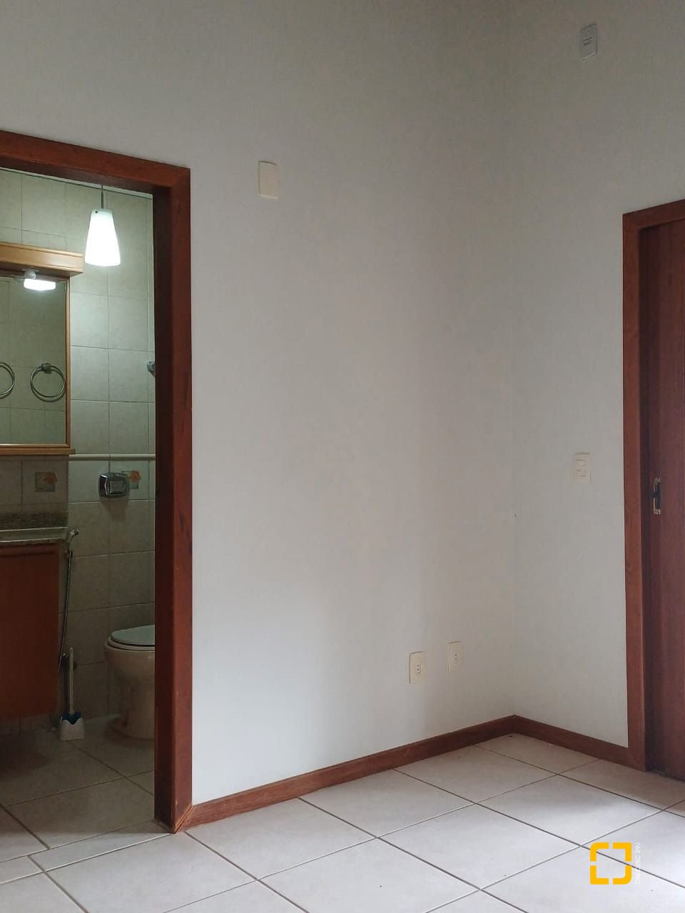 Casa de Condomínio com 200m², 3 quartos (sendo 1 suíte), 2 garagens, no bairro Santo Antônio de Lisboa em Florianópolis
