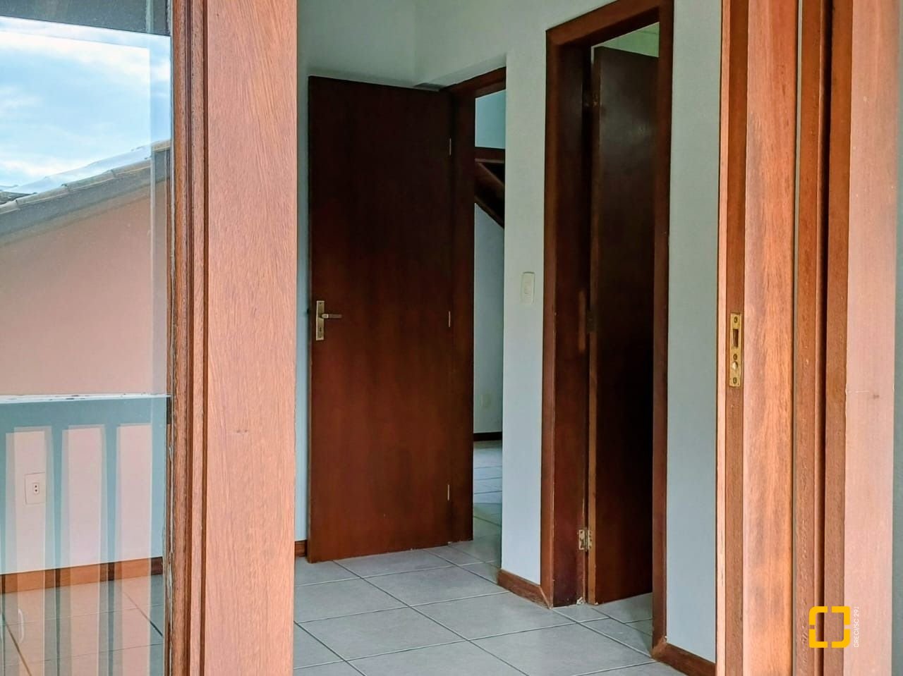 Casa de Condomínio com 200m², 3 quartos (sendo 1 suíte), 2 garagens, no bairro Santo Antônio de Lisboa em Florianópolis