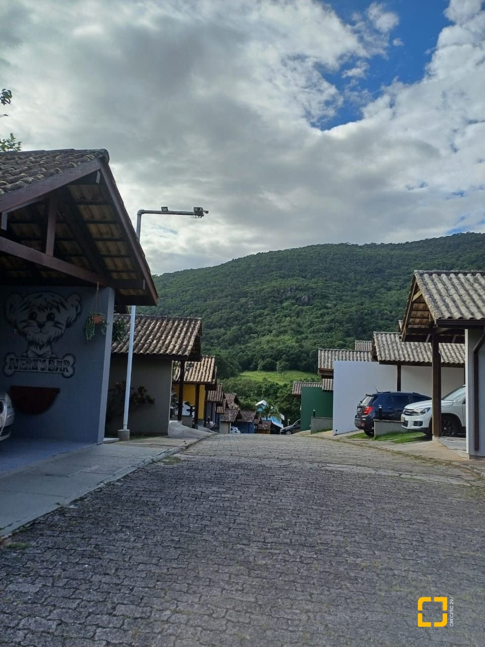 Casa de Condomínio com 200m², 3 quartos (sendo 1 suíte), 2 garagens, no bairro Santo Antônio de Lisboa em Florianópolis
