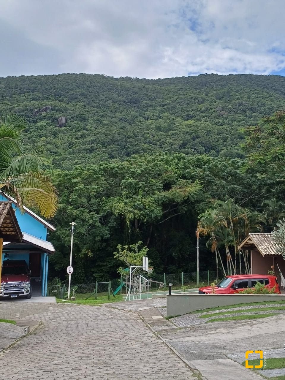 Casa de Condomínio com 200m², 3 quartos (sendo 1 suíte), 2 garagens, no bairro Santo Antônio de Lisboa em Florianópolis