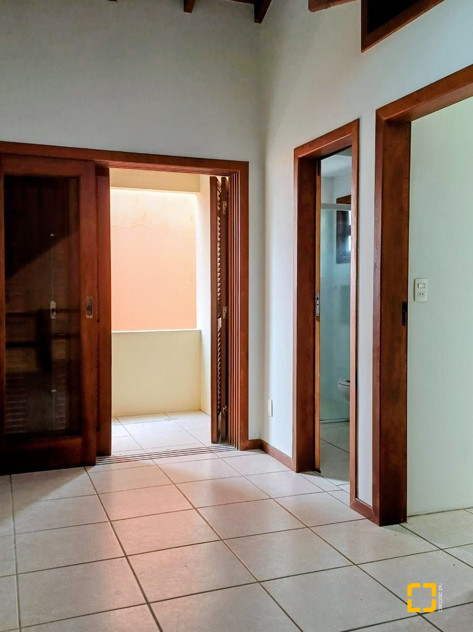Casa de Condomínio com 200m², 3 quartos (sendo 1 suíte), 2 garagens, no bairro Santo Antônio de Lisboa em Florianópolis