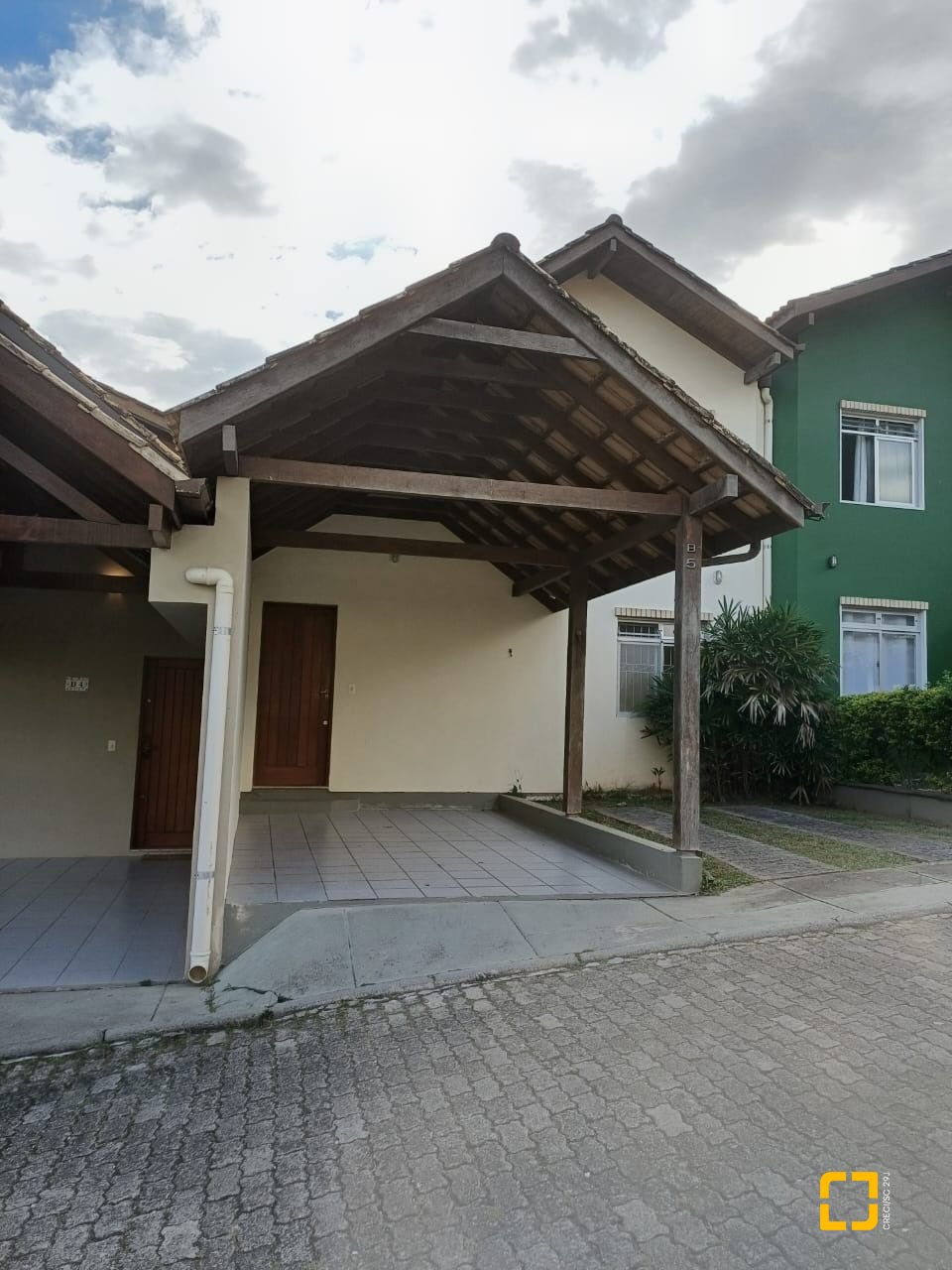 Casa de Condomínio com 200m², 4 quartos (sendo 1 suíte), 2 garagens, no bairro Santo Antônio de Lisboa em Florianópolis