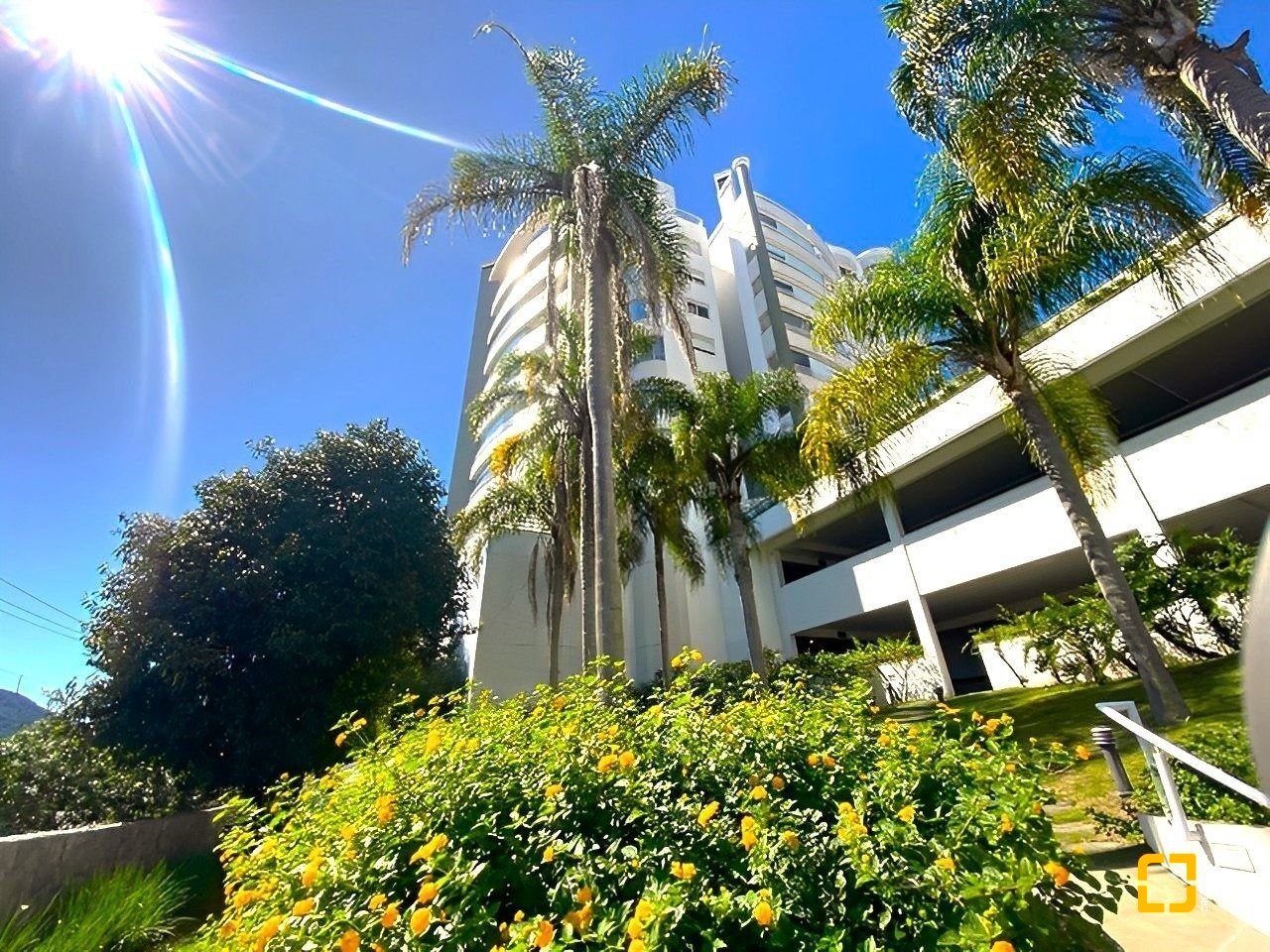 Apartamento com 156m², 6 quartos (sendo 3 suítes), 2 garagens, no bairro João Paulo em Florianópolis