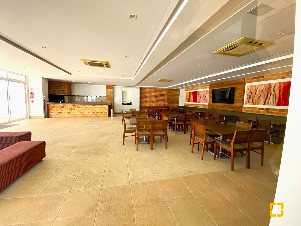 Apartamento com 156m², 6 quartos (sendo 3 suítes), 2 garagens, no bairro João Paulo em Florianópolis