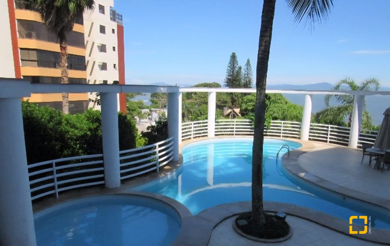 Apartamento com 156m², 6 quartos (sendo 3 suítes), 2 garagens, no bairro João Paulo em Florianópolis