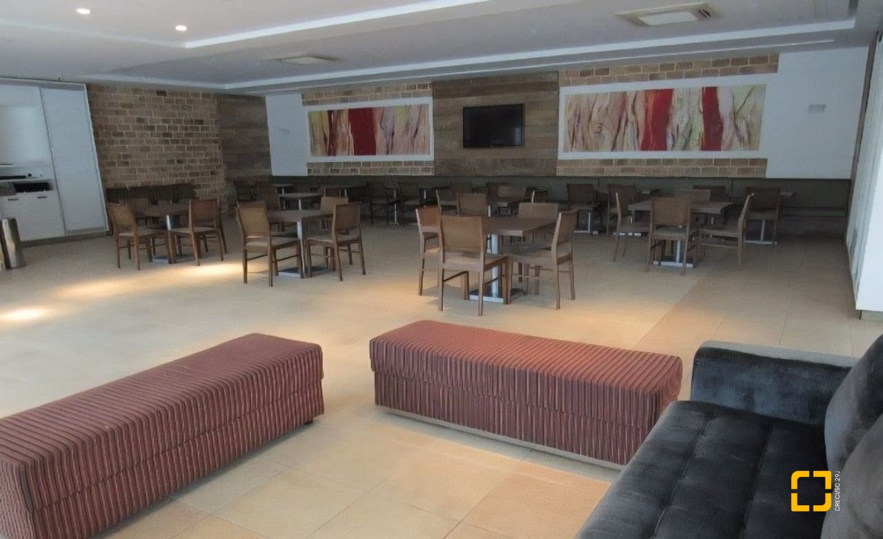 Apartamento com 156m², 6 quartos (sendo 3 suítes), 2 garagens, no bairro João Paulo em Florianópolis