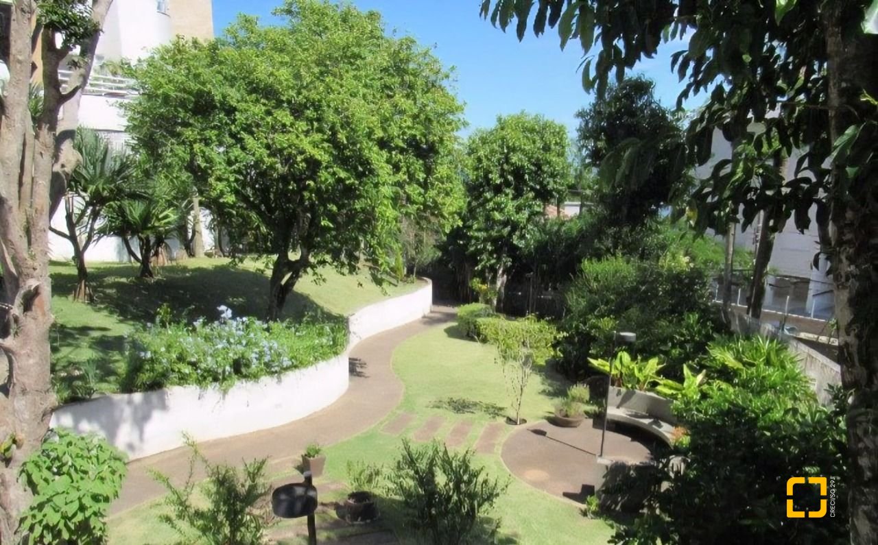 Apartamento com 156m², 6 quartos (sendo 3 suítes), 2 garagens, no bairro João Paulo em Florianópolis