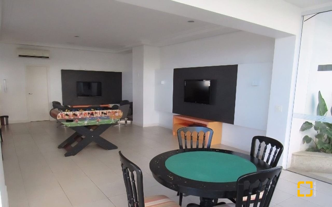 Apartamento com 156m², 6 quartos (sendo 3 suítes), 2 garagens, no bairro João Paulo em Florianópolis