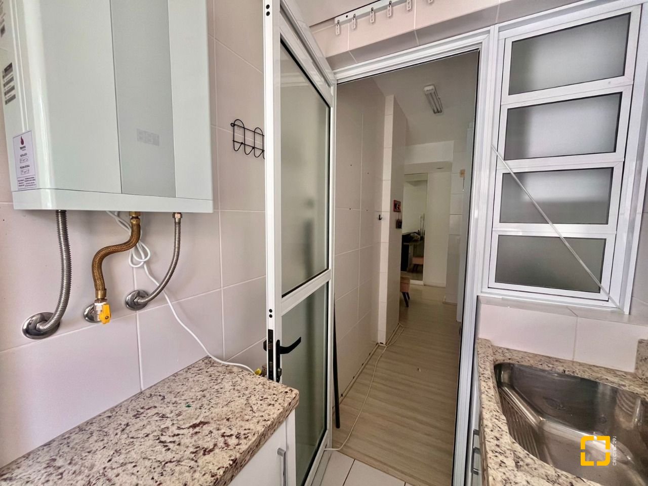 Apartamento com 75m², 4 quartos (sendo 1 suíte), 1 garagem, no bairro Itacorubi em Florianópolis
