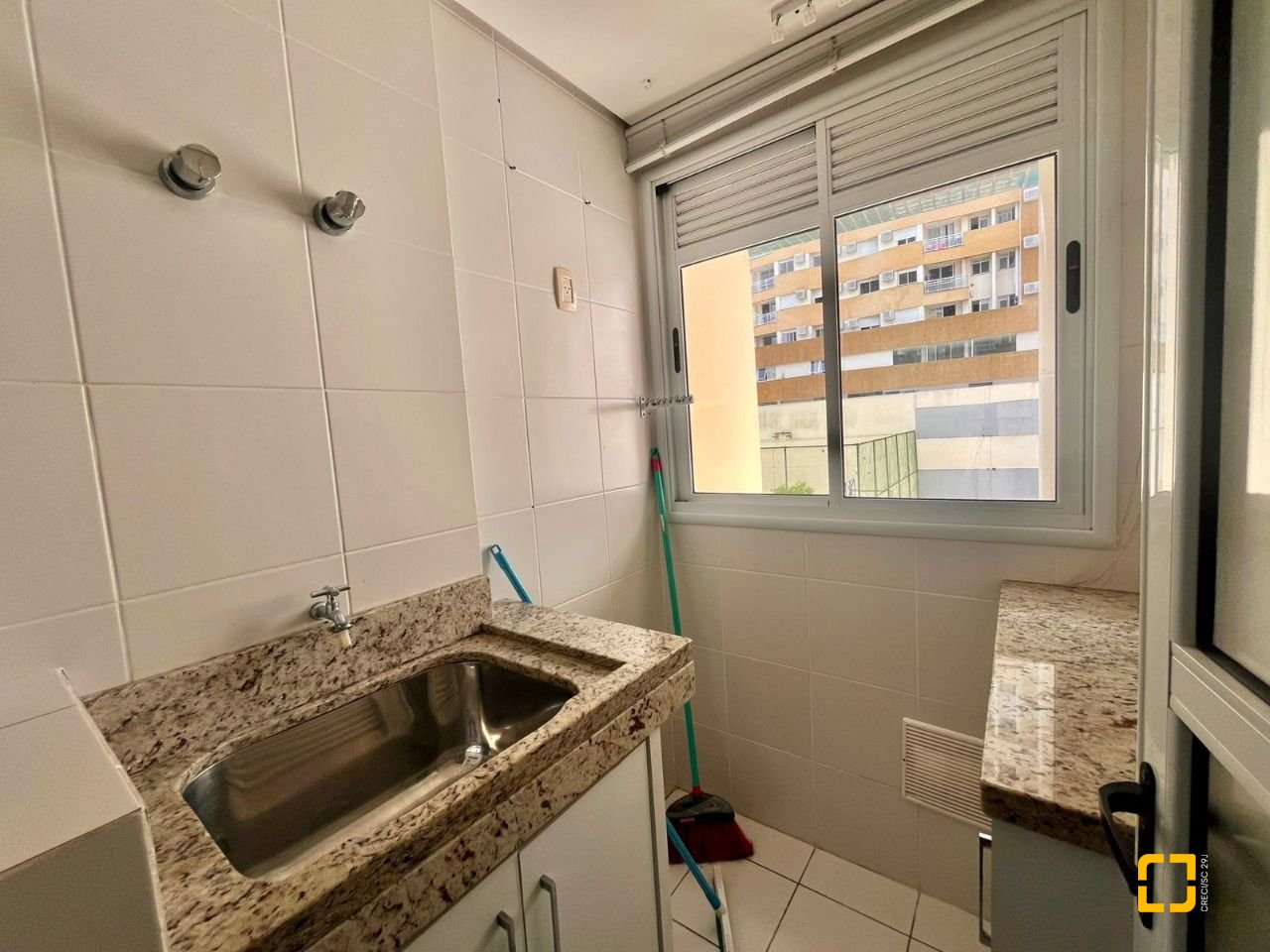 Apartamento com 75m², 4 quartos (sendo 1 suíte), 1 garagem, no bairro Itacorubi em Florianópolis