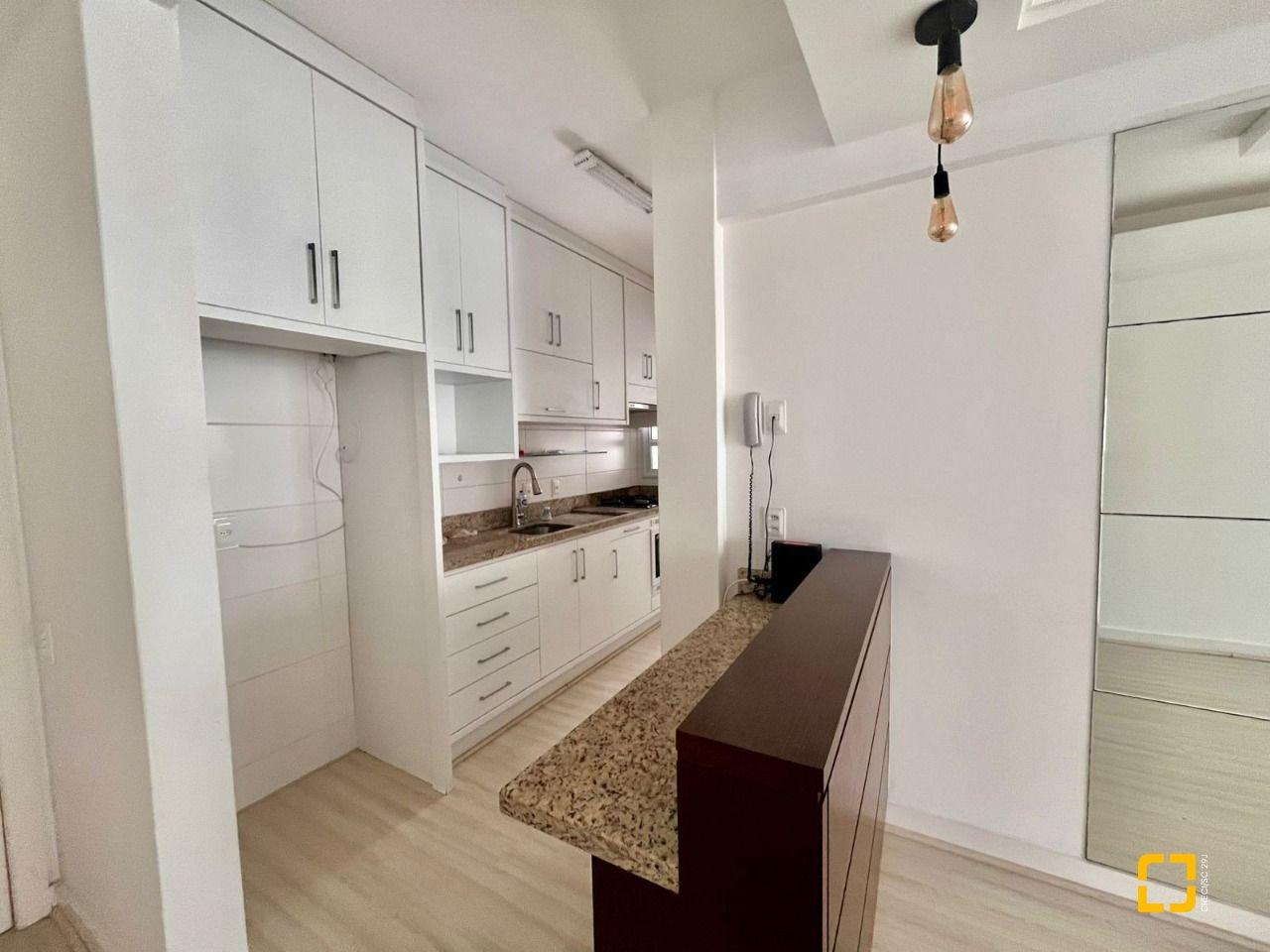 Apartamento com 75m², 4 quartos (sendo 1 suíte), 1 garagem, no bairro Itacorubi em Florianópolis