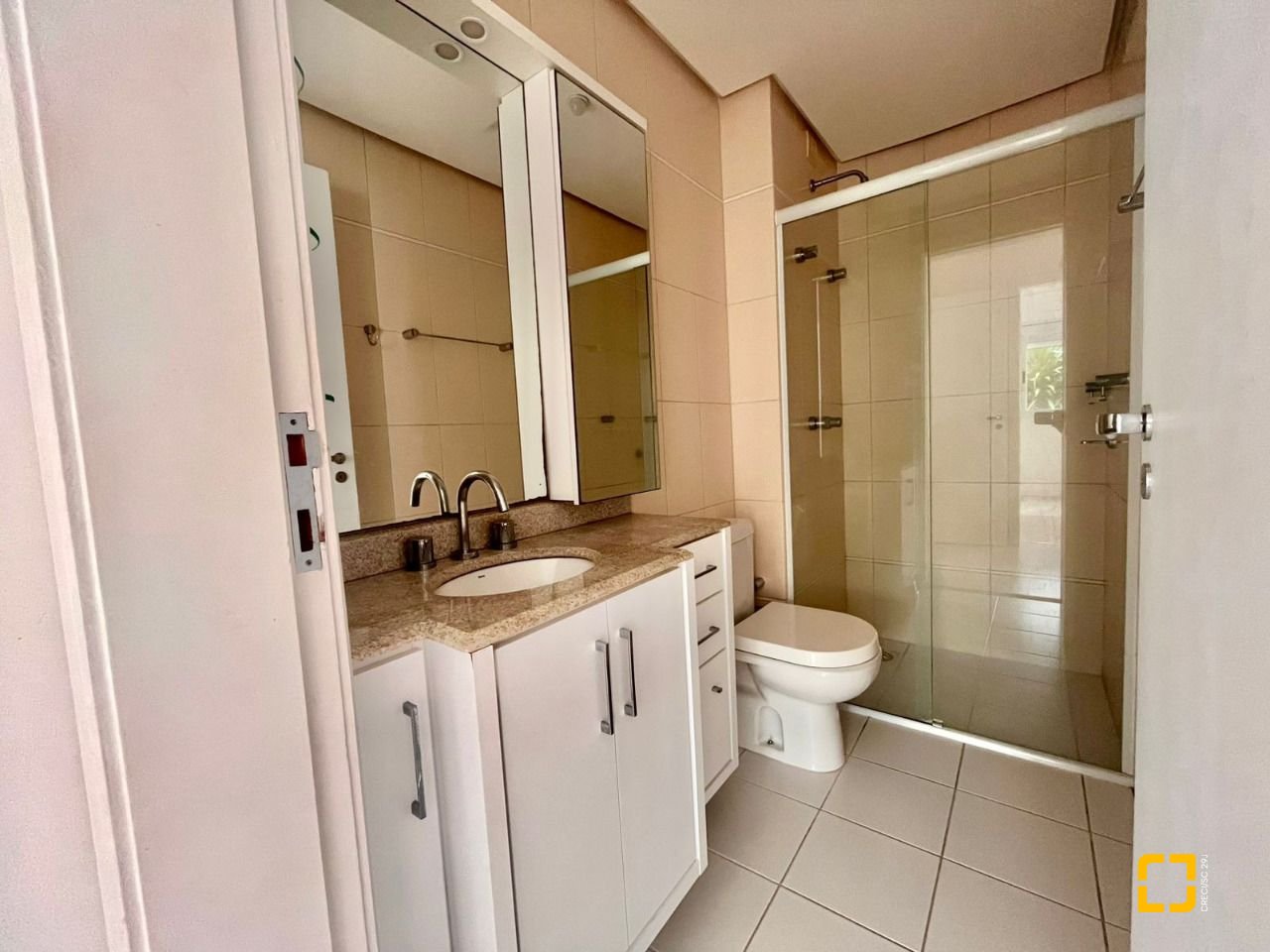 Apartamento com 75m², 4 quartos (sendo 1 suíte), 1 garagem, no bairro Itacorubi em Florianópolis