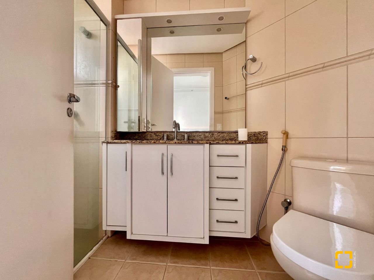 Apartamento com 75m², 4 quartos (sendo 1 suíte), 1 garagem, no bairro Itacorubi em Florianópolis
