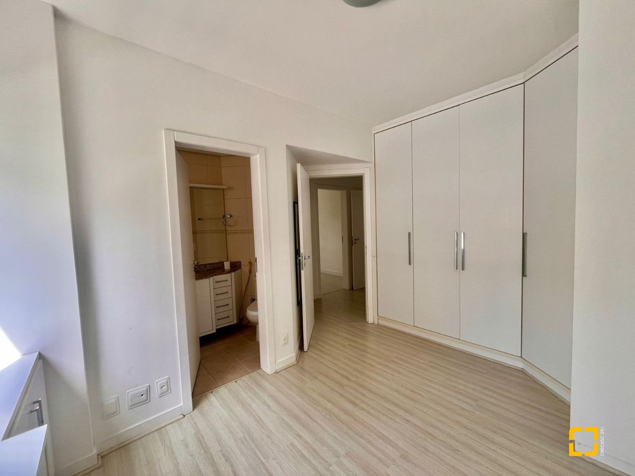 Apartamento com 75m², 4 quartos (sendo 1 suíte), 1 garagem, no bairro Itacorubi em Florianópolis