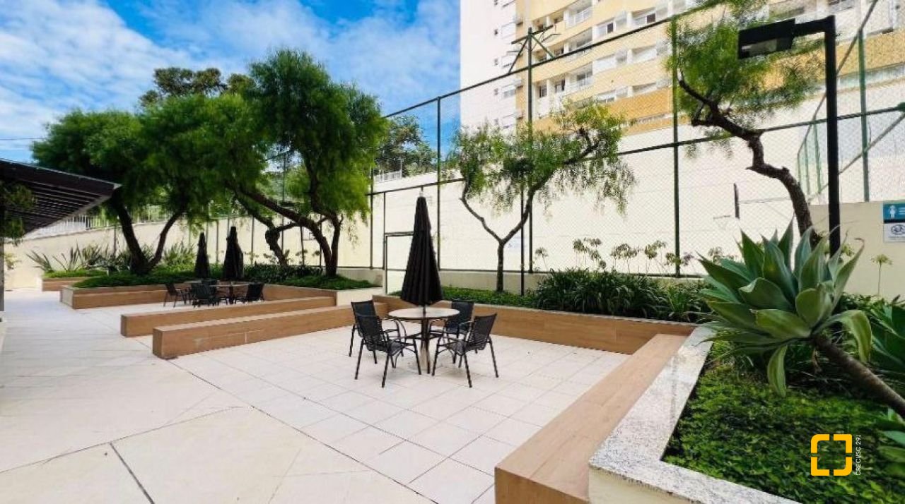Apartamento com 75m², 4 quartos (sendo 1 suíte), 1 garagem, no bairro Itacorubi em Florianópolis