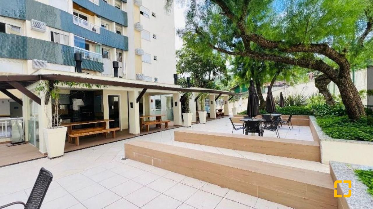 Apartamento com 75m², 4 quartos (sendo 1 suíte), 1 garagem, no bairro Itacorubi em Florianópolis