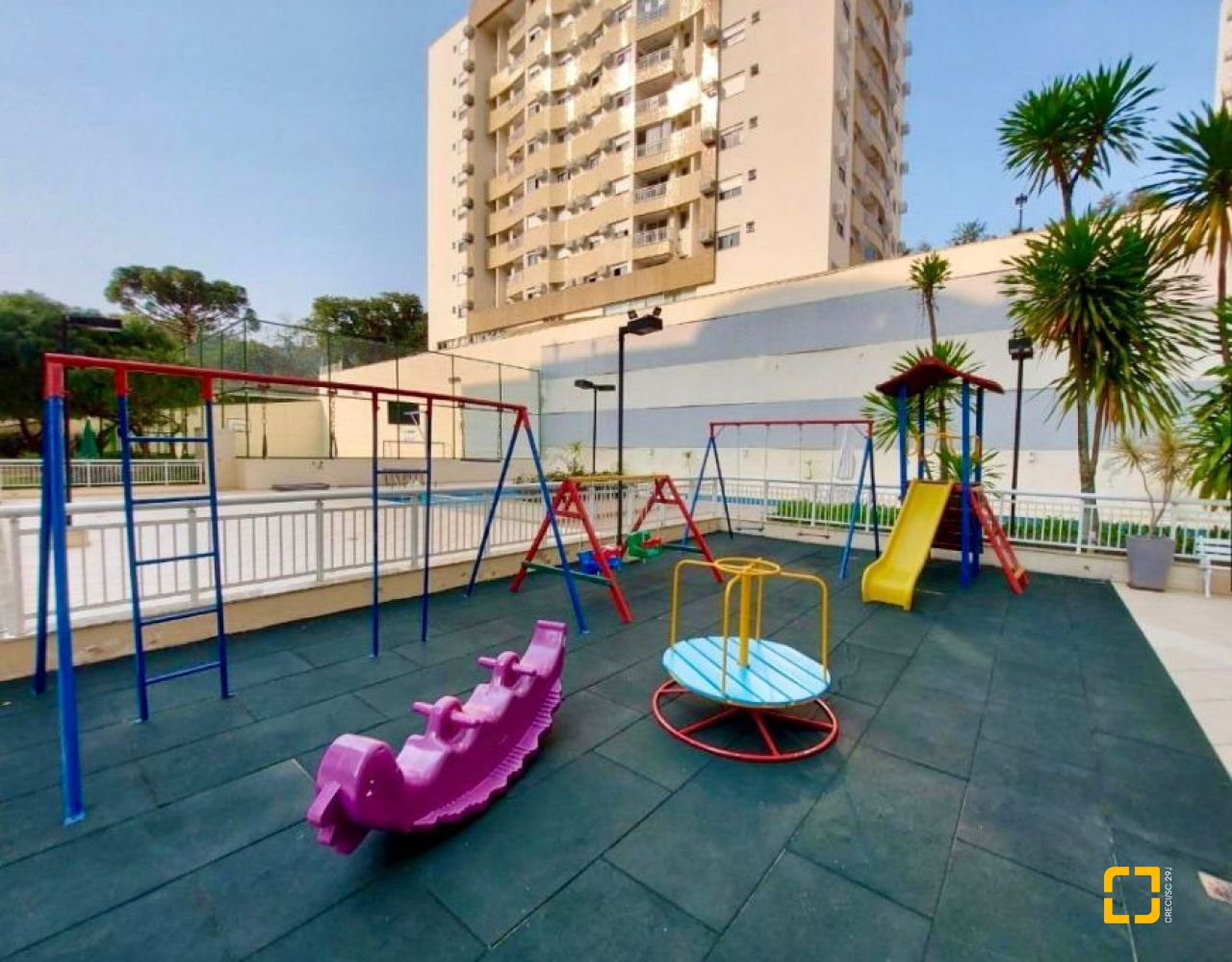 Apartamento com 75m², 4 quartos (sendo 1 suíte), 1 garagem, no bairro Itacorubi em Florianópolis