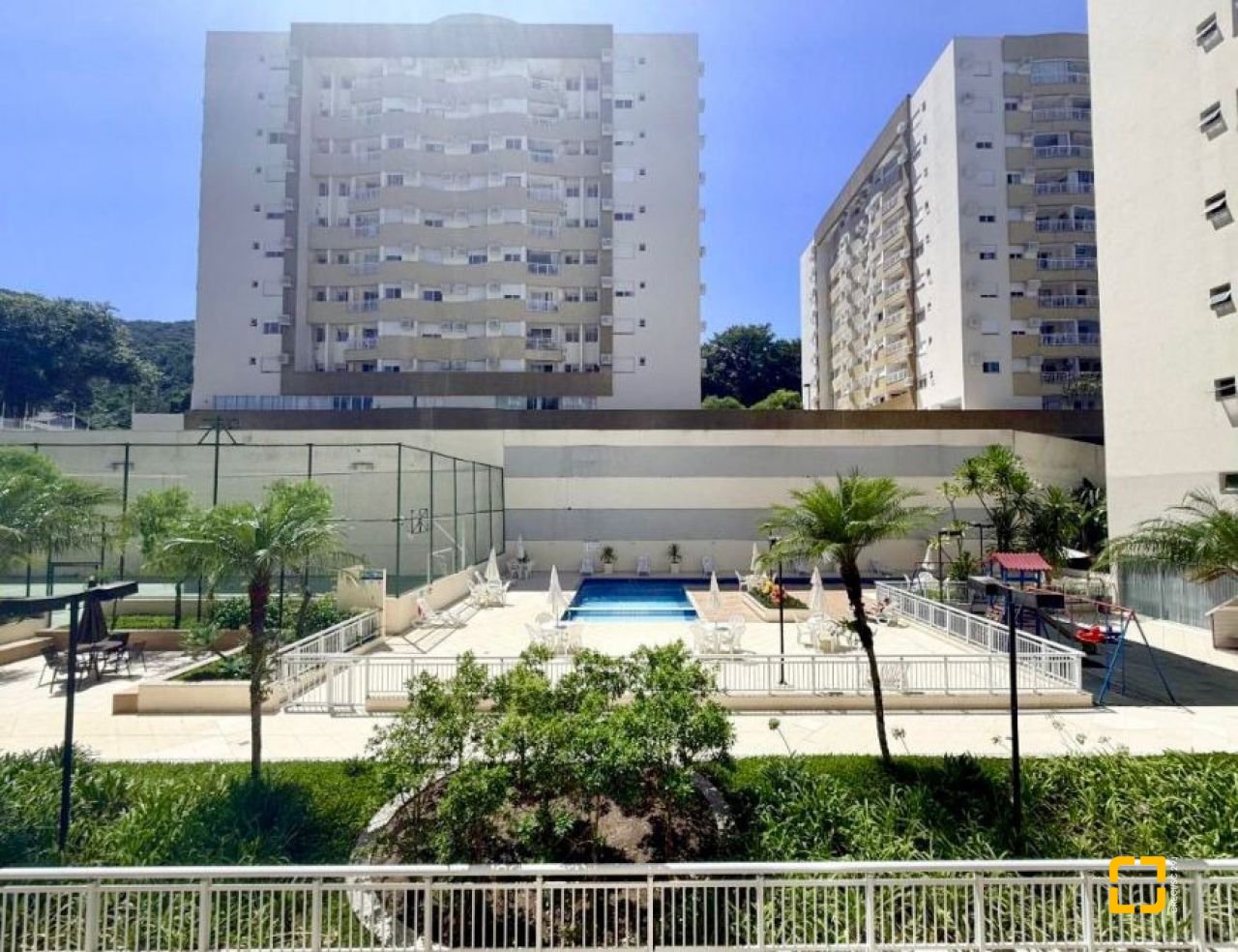 Apartamento com 75m², 4 quartos (sendo 1 suíte), 1 garagem, no bairro Itacorubi em Florianópolis