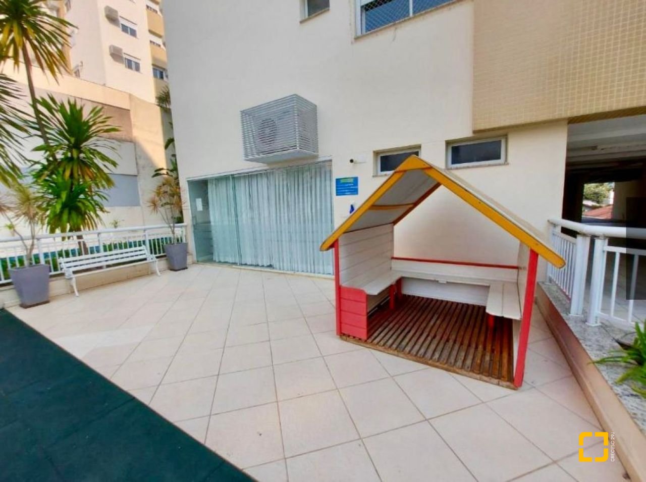 Apartamento com 75m², 4 quartos (sendo 1 suíte), 1 garagem, no bairro Itacorubi em Florianópolis