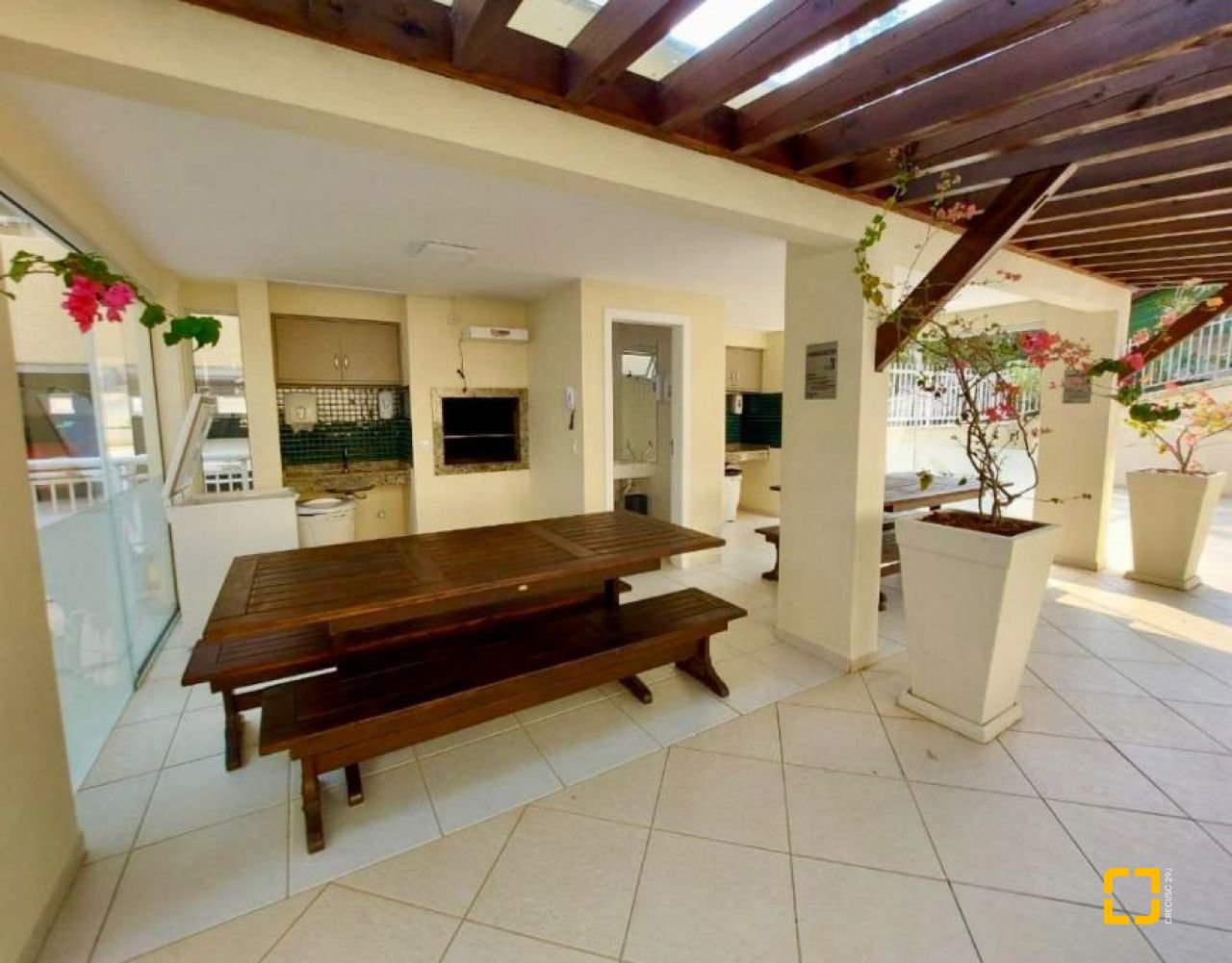 Apartamento com 75m², 4 quartos (sendo 1 suíte), 1 garagem, no bairro Itacorubi em Florianópolis