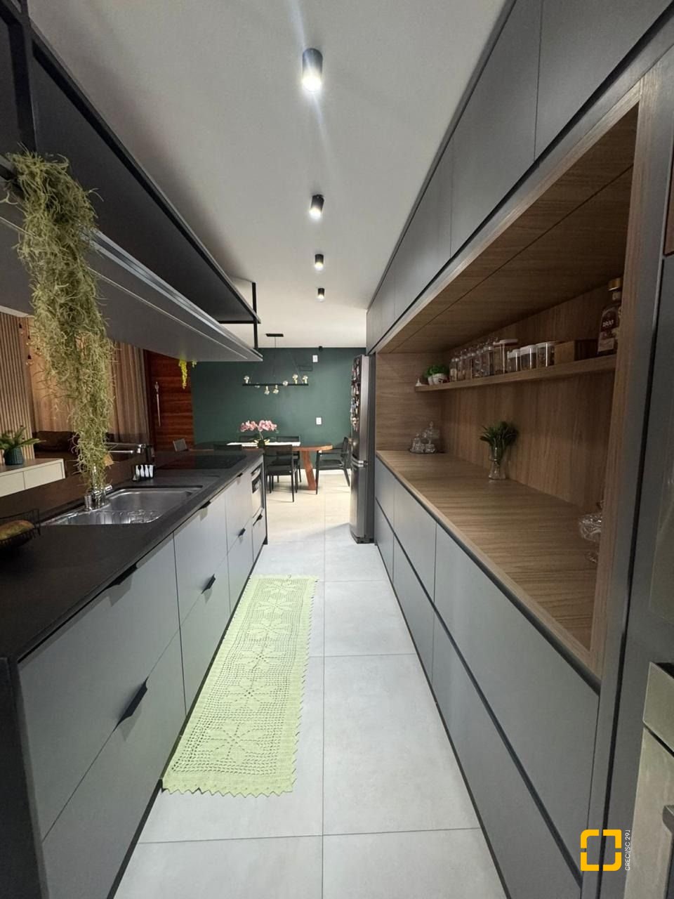 Casa de Condomínio com 183m², 3 quartos (sendo 1 suíte), 2 garagens, no bairro Sertão do Maruim em São José