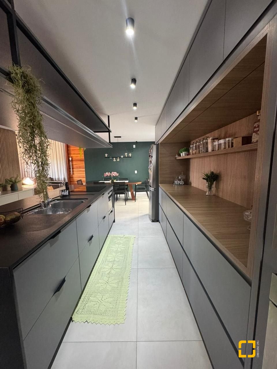 Casa de Condomínio com 183m², 3 quartos (sendo 1 suíte), 2 garagens, no bairro Sertão do Maruim em São José
