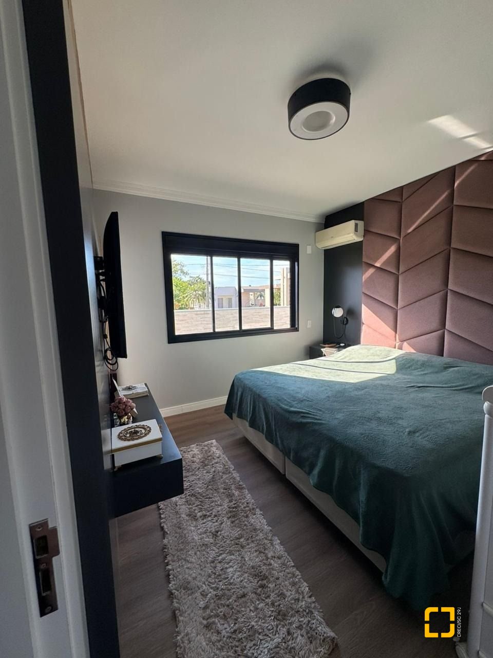 Casa de Condomínio com 183m², 3 quartos (sendo 1 suíte), 2 garagens, no bairro Sertão do Maruim em São José