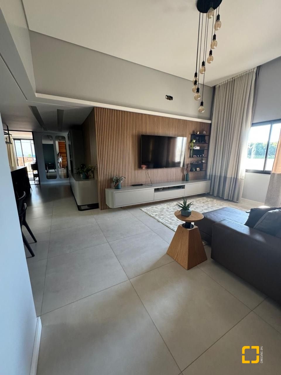 Casa de Condomínio com 183m², 3 quartos (sendo 1 suíte), 2 garagens, no bairro Sertão do Maruim em São José