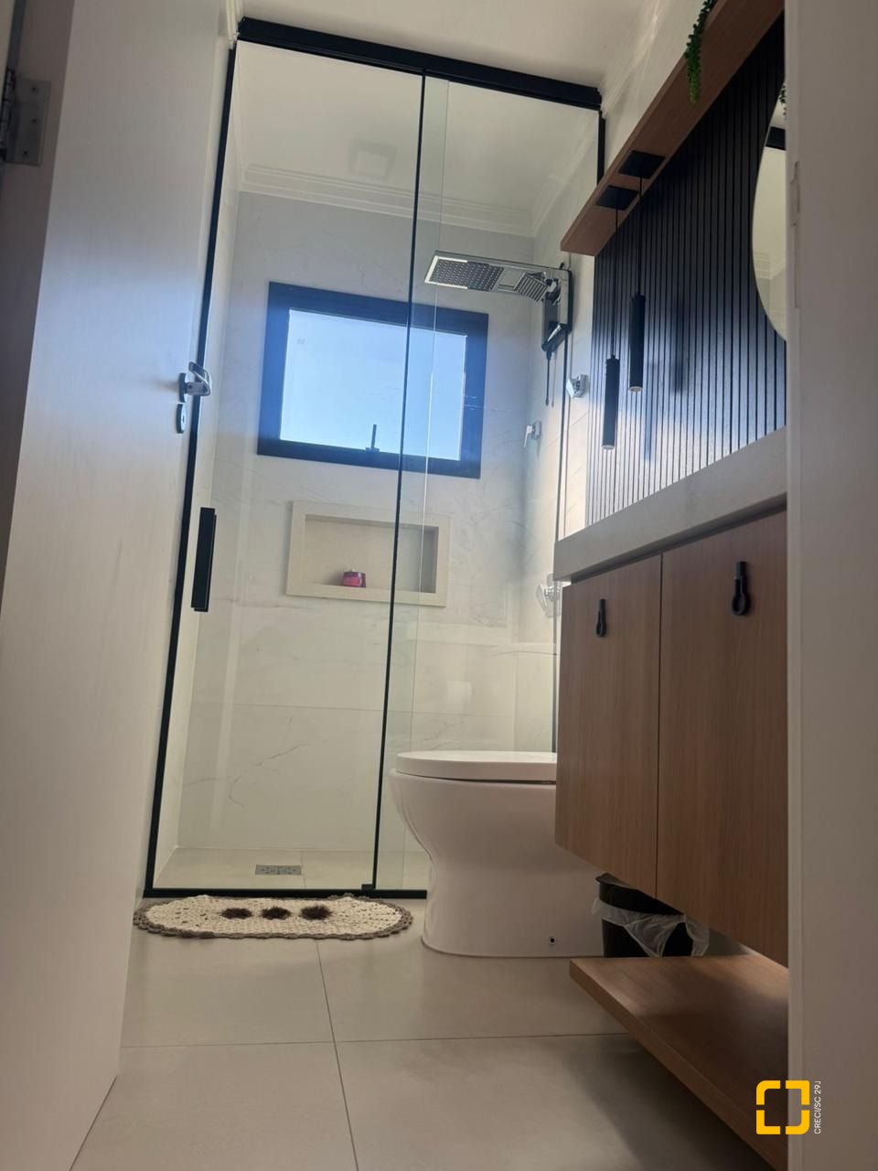 Casa de Condomínio com 183m², 3 quartos (sendo 1 suíte), 2 garagens, no bairro Sertão do Maruim em São José