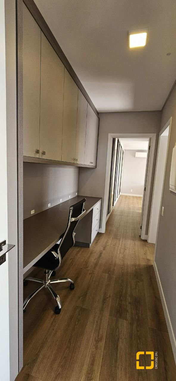 Apartamento com 126m², 3 quartos (sendo 3 suítes), 2 garagens, no bairro Estreito em Florianópolis