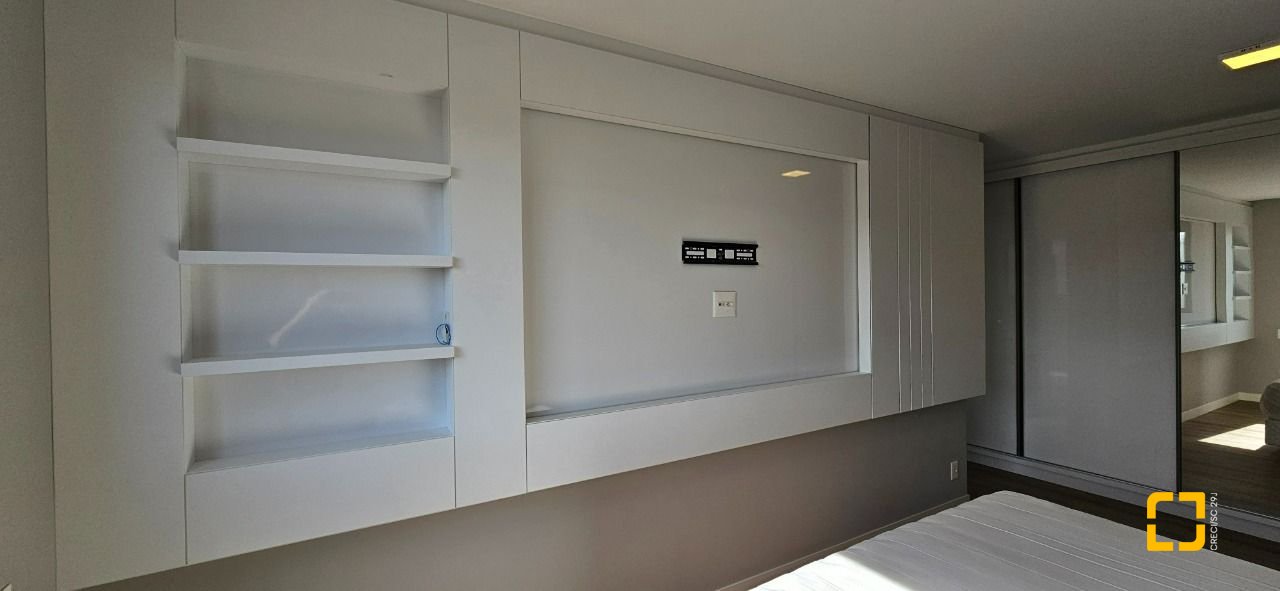 Apartamento com 126m², 3 quartos (sendo 3 suítes), 2 garagens, no bairro Estreito em Florianópolis