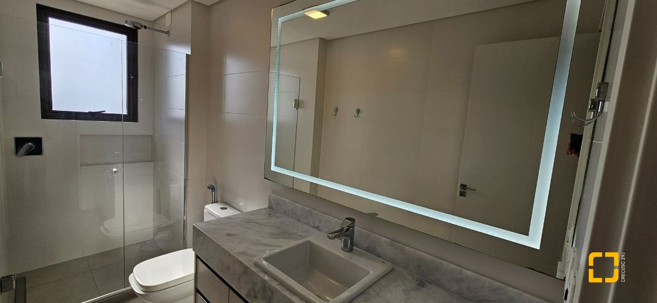 Apartamento com 126m², 3 quartos (sendo 3 suítes), 2 garagens, no bairro Estreito em Florianópolis