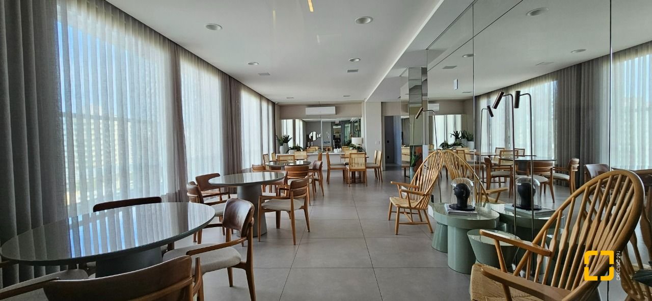 Apartamento com 126m², 3 quartos (sendo 3 suítes), 2 garagens, no bairro Estreito em Florianópolis