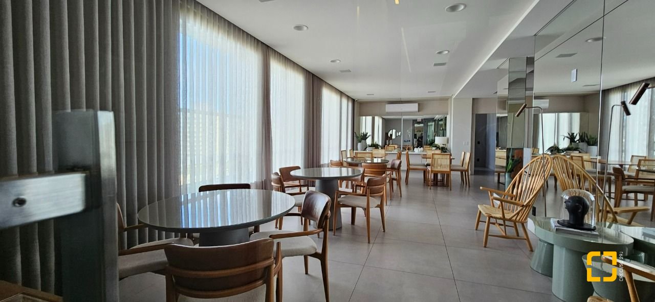 Apartamento com 126m², 3 quartos (sendo 3 suítes), 2 garagens, no bairro Estreito em Florianópolis